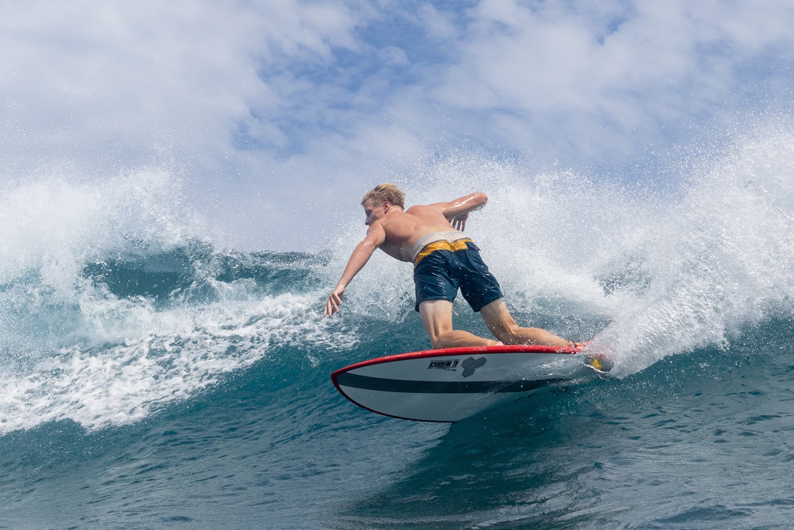 Pod Mod Surfboard surfs a crumbling wave