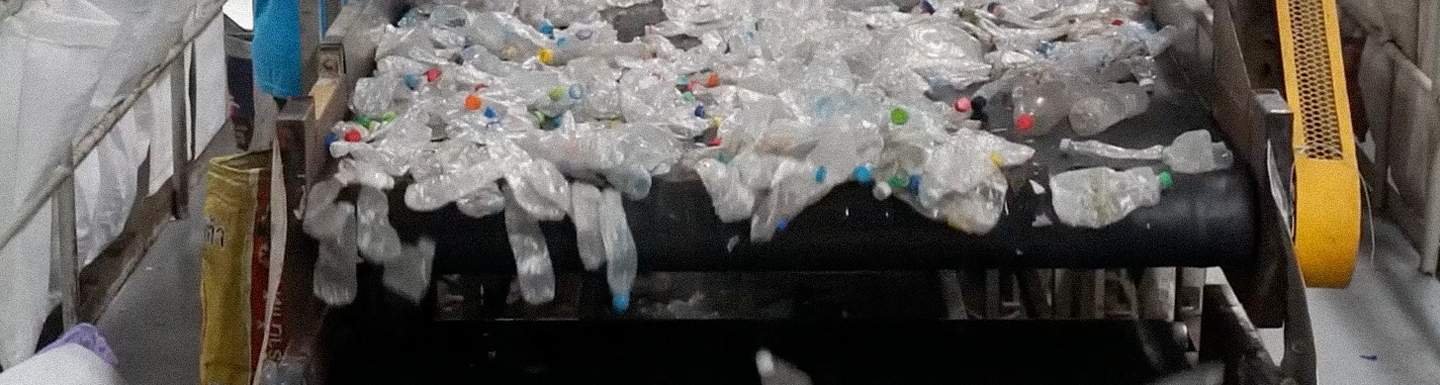 Vissla Neoprenanzüge aus RECYCELTES NYLON UND POLYESTER.